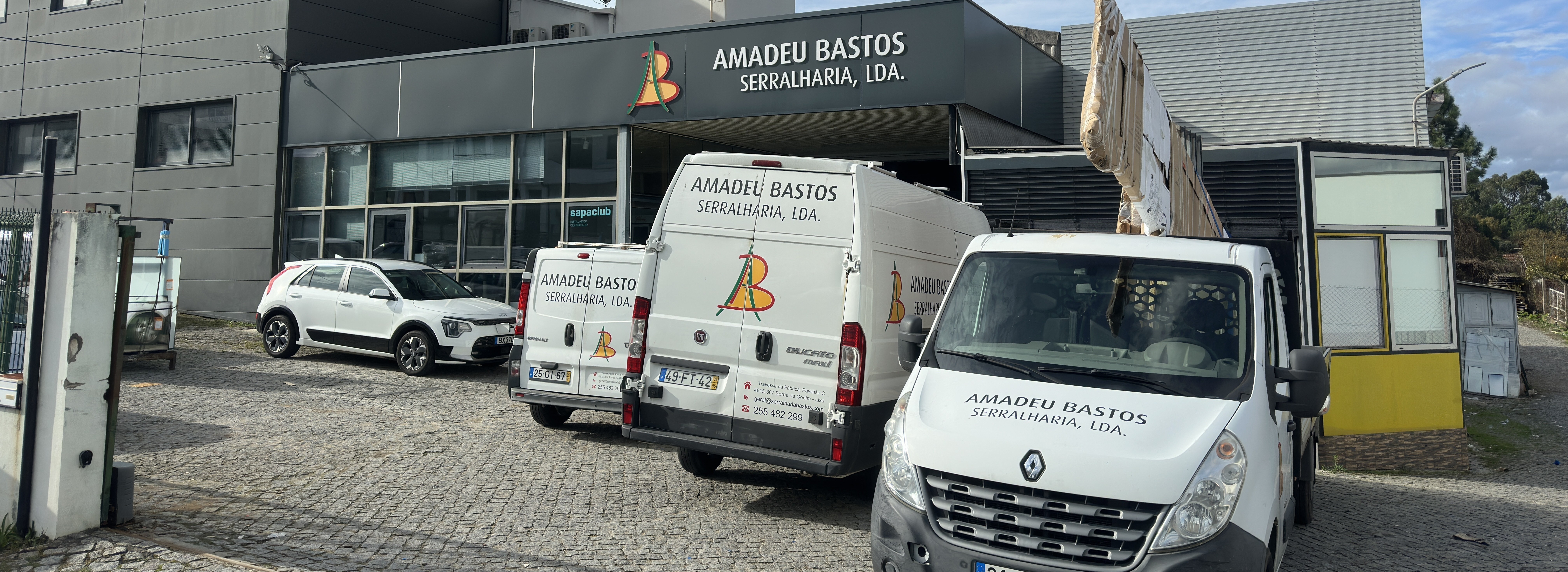 Caixilharia de Alumínio, Inox, Ferro e PVC